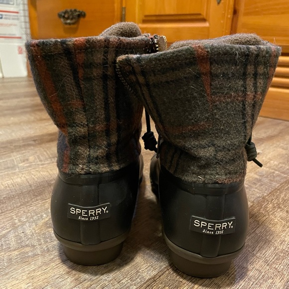 Women’s size 8.5 Sperry Boots - Picture 2 of 5